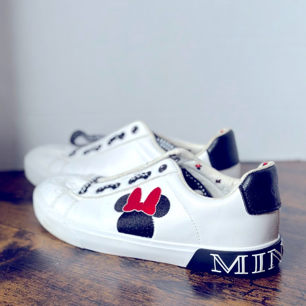 Disney Minnie Mouse Women's Low-top Court Sneakers - Picture 4 of 5